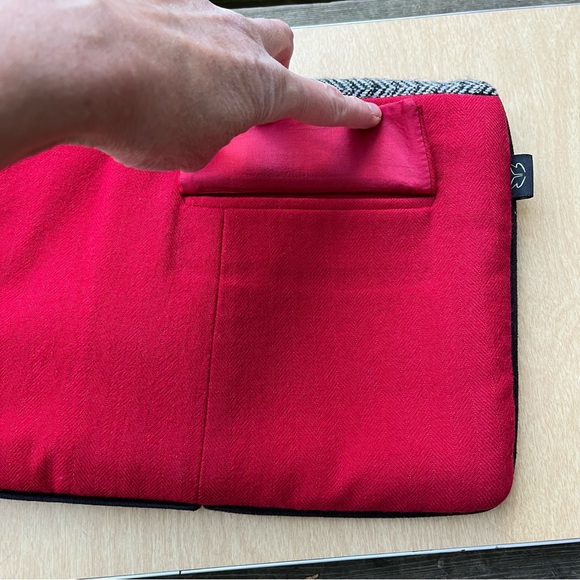 Baabaazuzu Upcycled Wool Pouch Tote Case Bag - Picture 7 of 15